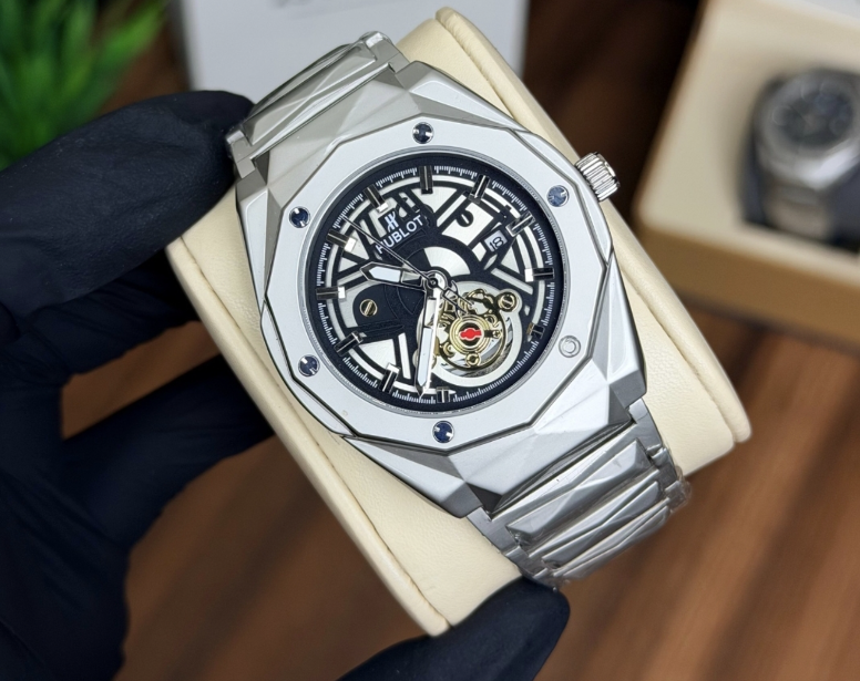 Hublot Genive Hublot diamond Cut semi Auto - Image 1